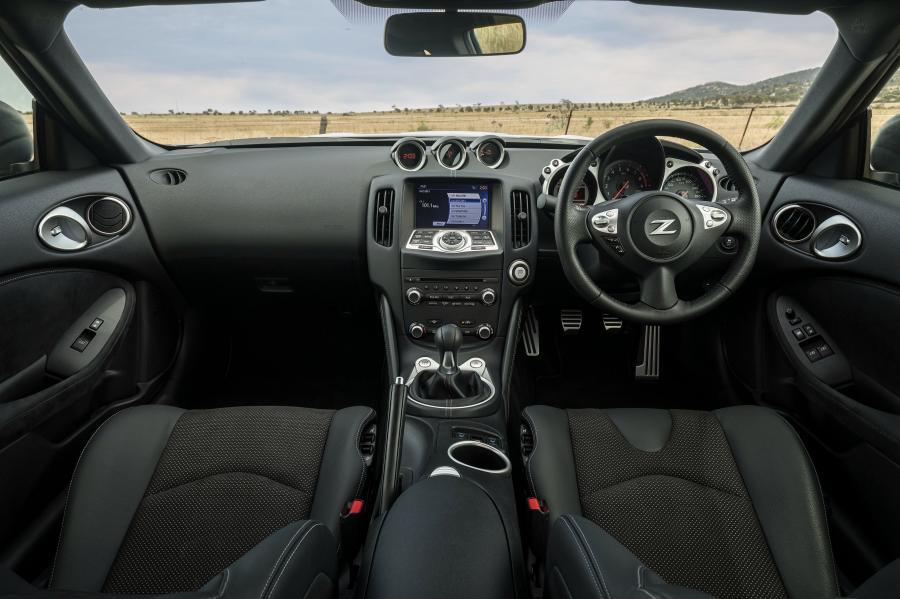 Торпедо Nissan 370Z (Z34) 2012 года  (AU) (фото 18 из 32)